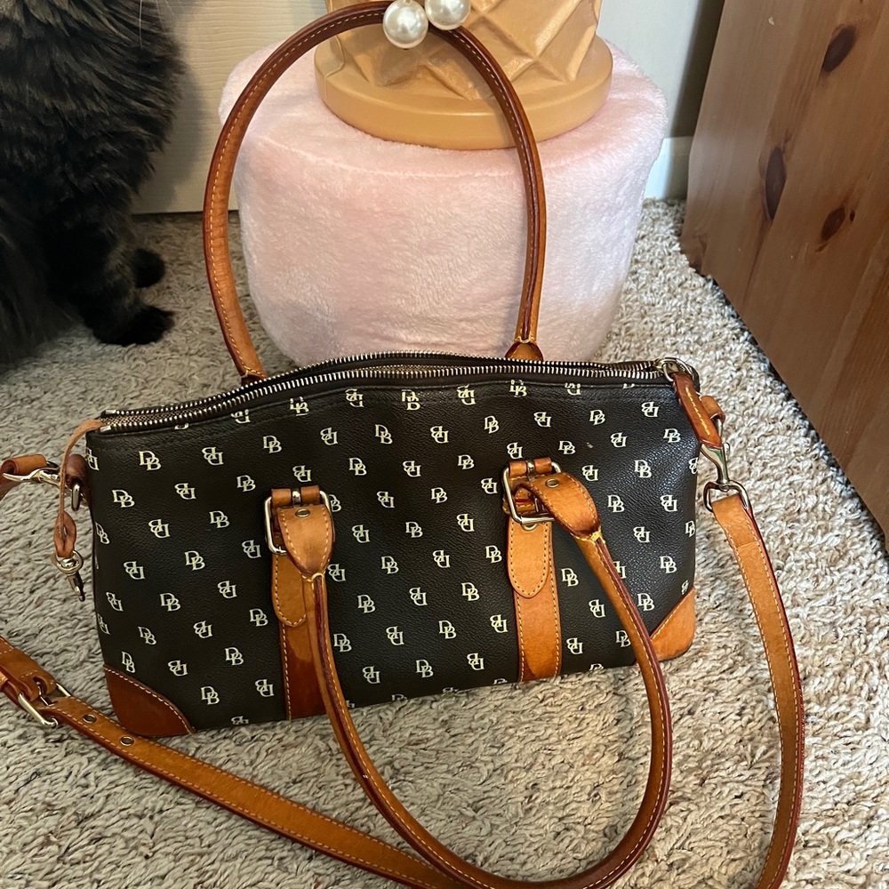 Brand: Dooney & Bourke Great condition!!